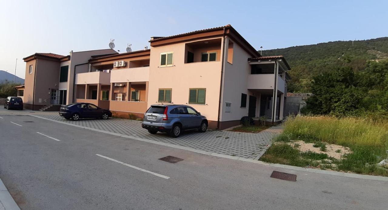 Apartmani Matea Cres Exterior photo